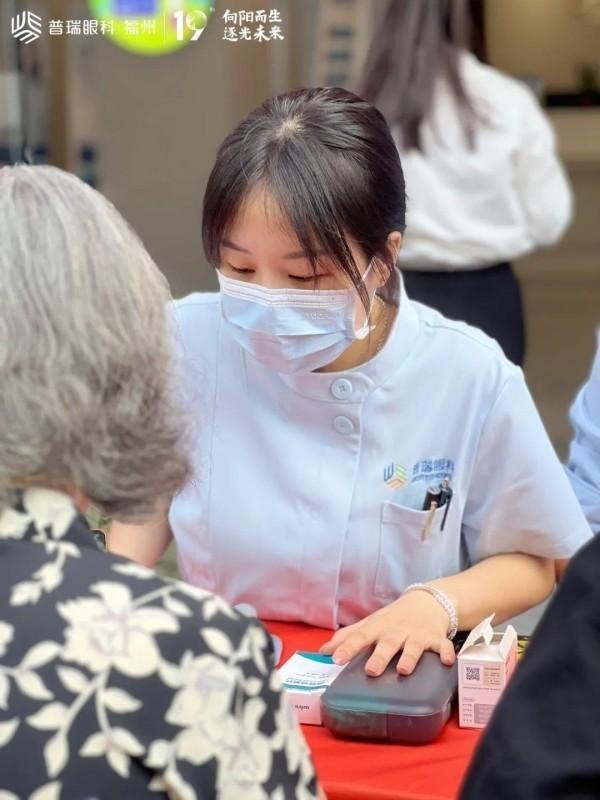 丨“情暖金秋·爱在重阳”社区活动圆满举办J9国际网站福州普瑞眼科重阳节系列活动(图2)
