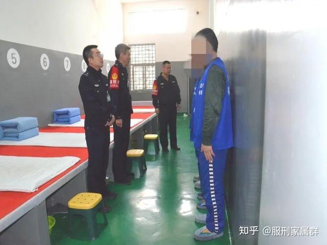 揭开监禁生活的真实面貌九游会看守所的“住”：(图2)